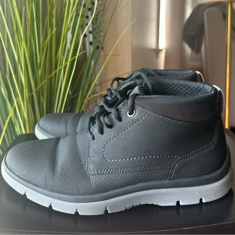 Cloudsteppers by Clarks Dark Black/ Gray Chukka Boots Men’s 9.5
